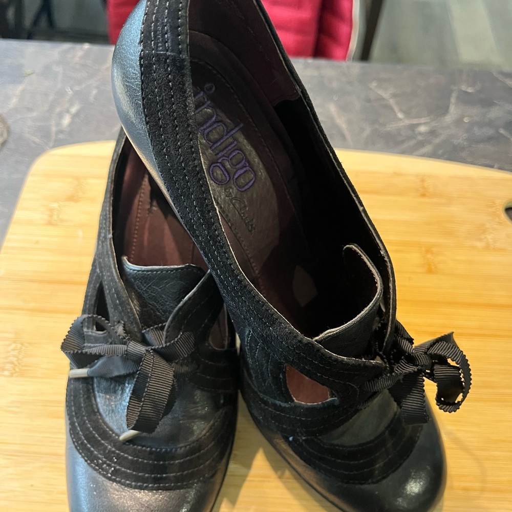 Indigo Women's Black Leather shoes with Suede accent and tie.